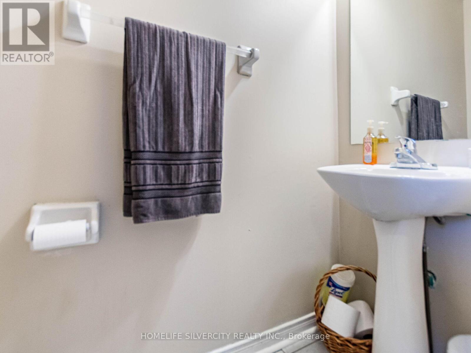 110 Richwood Crescent, Brampton, Ontario  L6X 4K7 - Photo 23 - W12924450