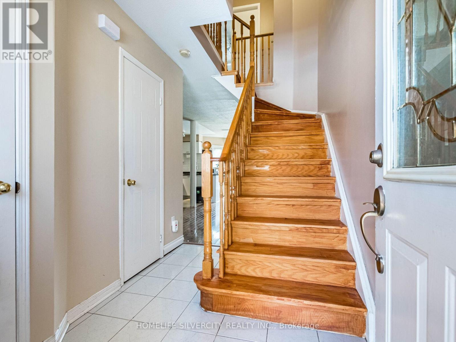 110 Richwood Crescent, Brampton, Ontario  L6X 4K7 - Photo 6 - W12924450