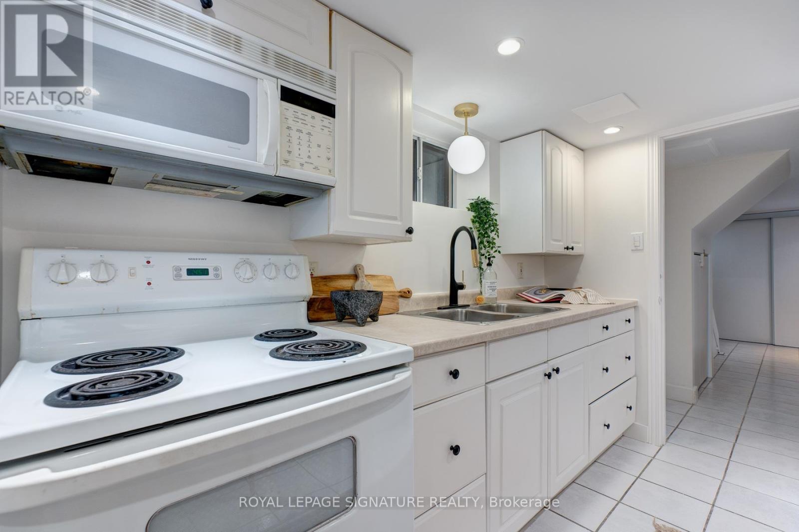 Lower - 512 Runnymede Road, Toronto, Ontario  M6S 2Z7 - Photo 11 - W12924462