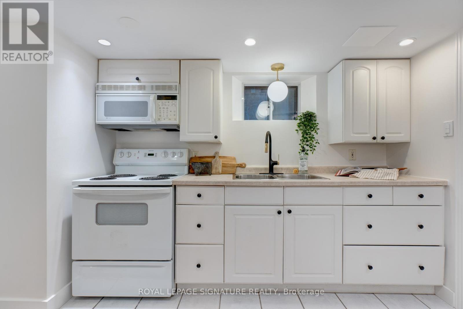 Lower - 512 Runnymede Road, Toronto, Ontario  M6S 2Z7 - Photo 7 - W12924462