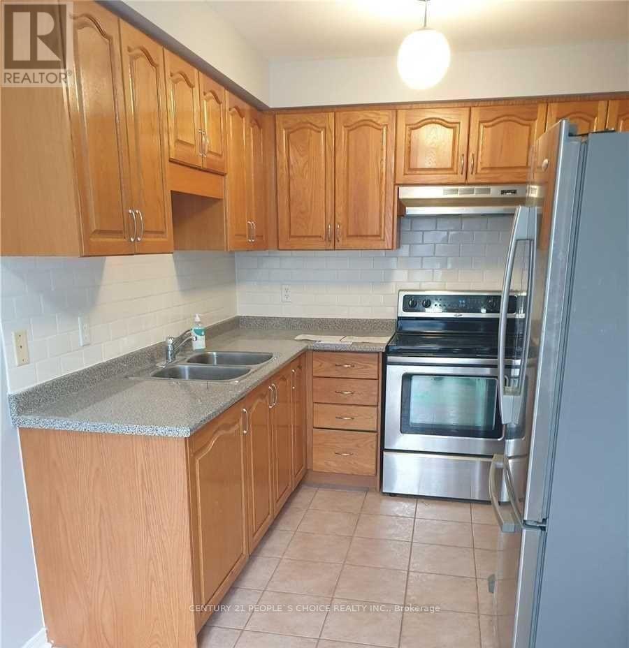 11 Canoe Glide Lane, Brampton, Ontario  L6R 2A8 - Photo 2 - W12924502