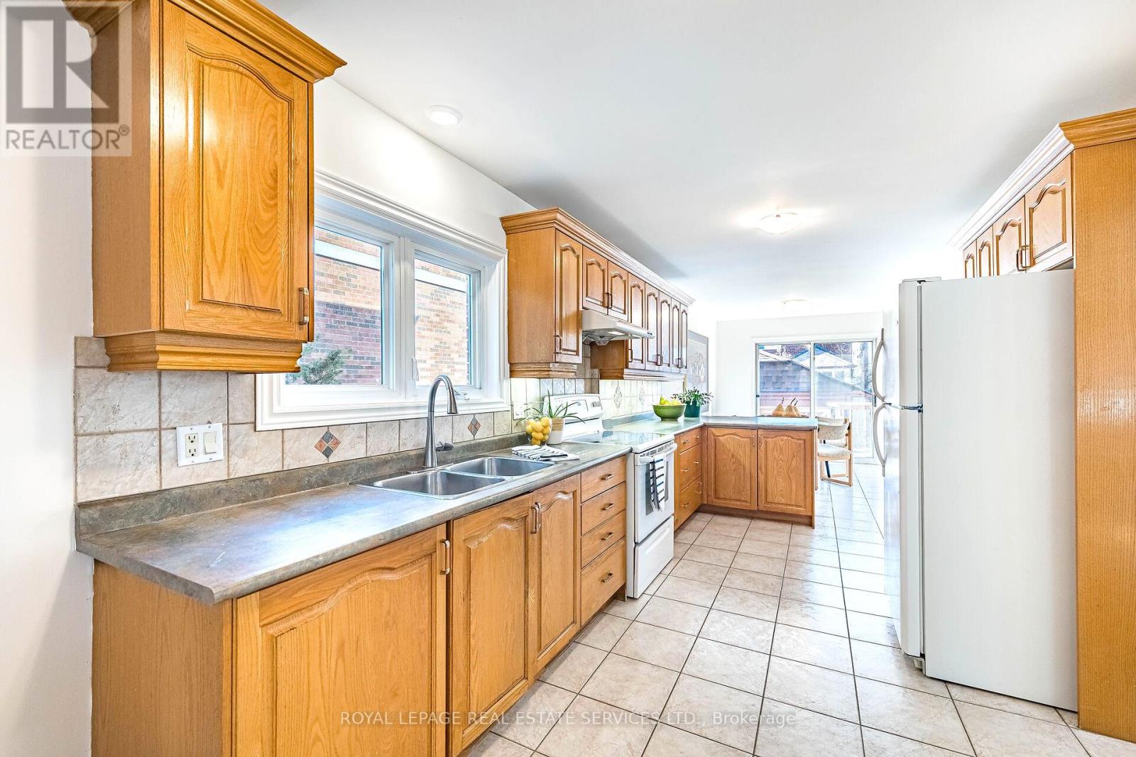 99 Twelfth Street, Toronto, Ontario  M8V 3G9 - Photo 11 - W12924514