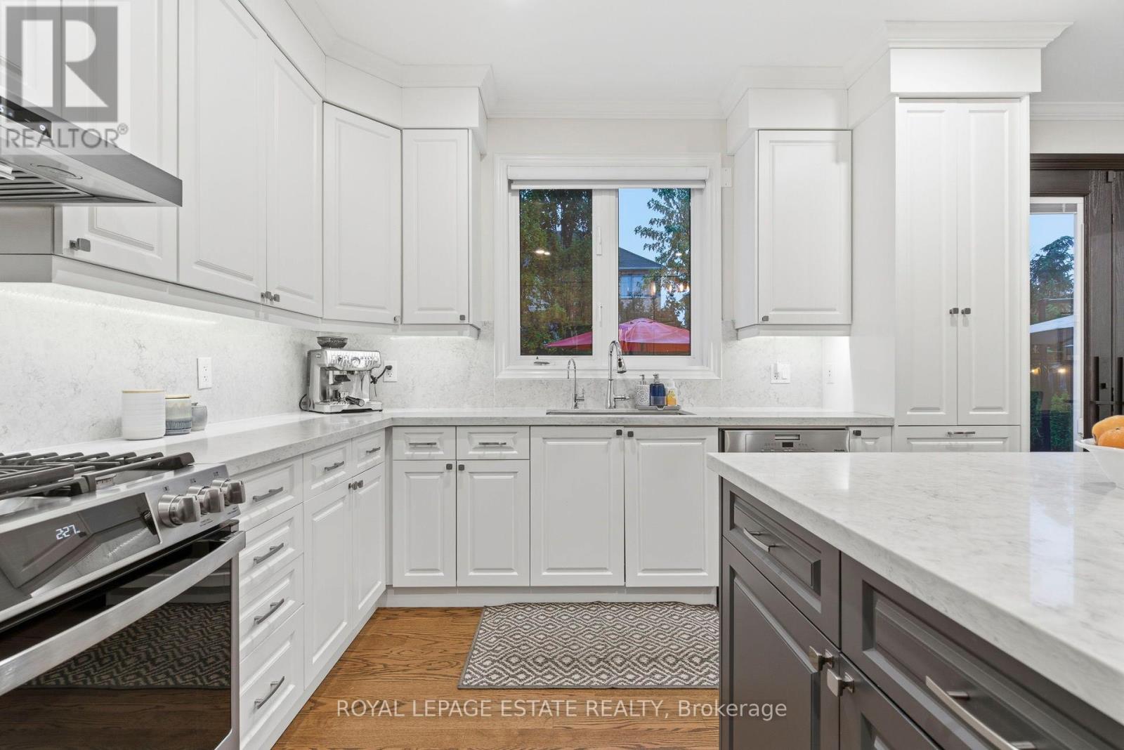 2372 Awenda Drive, Oakville, Ontario  L6H 7P7 - Photo 16 - W12924544