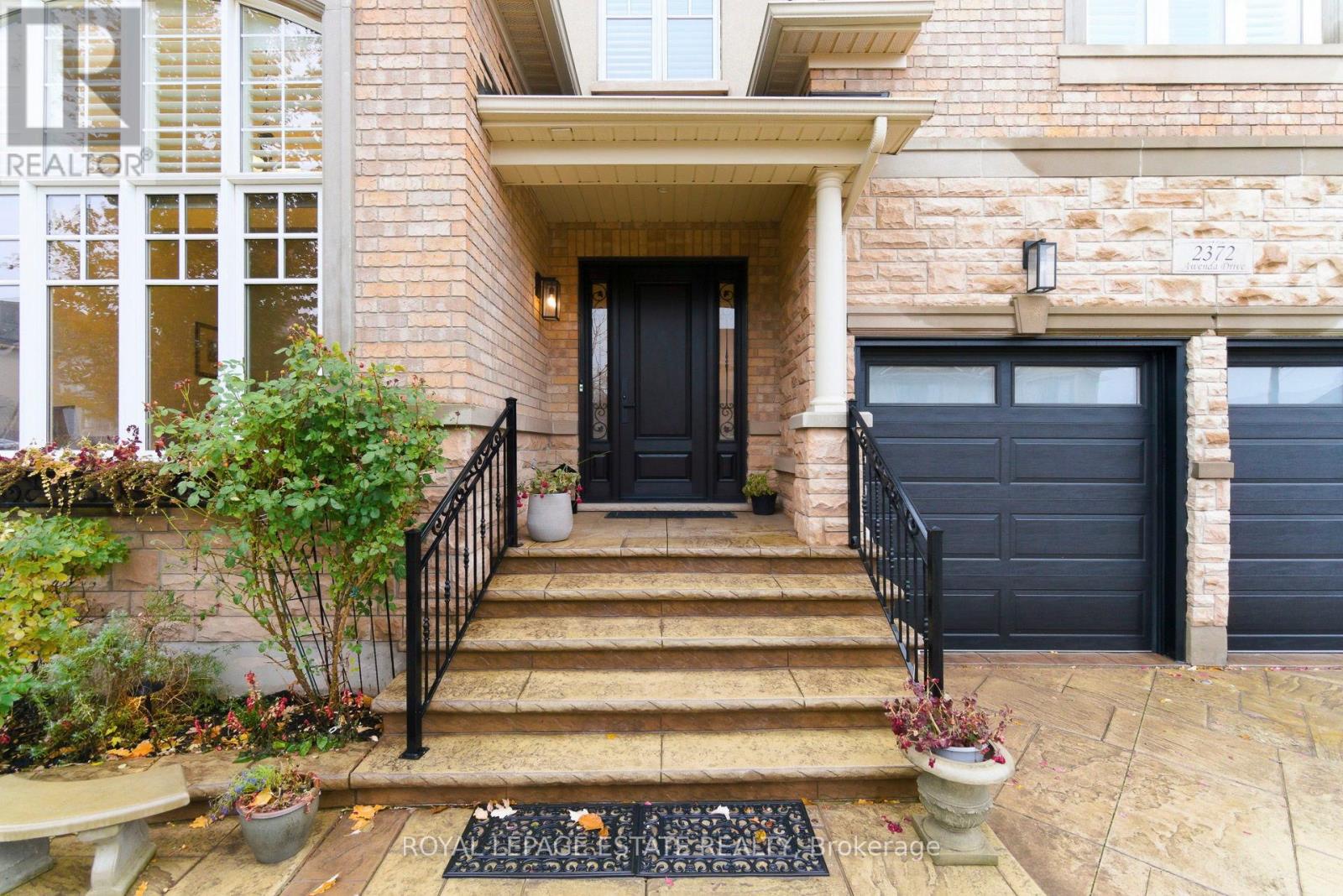 2372 Awenda Drive, Oakville, Ontario  L6H 7P7 - Photo 3 - W12924544