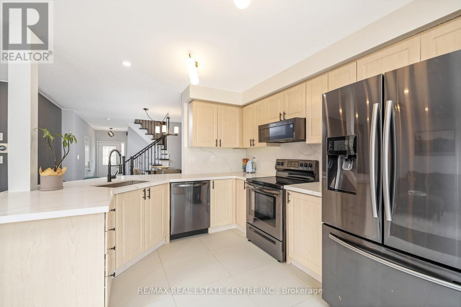 1617 Cartwright Crescent, Milton, Ontario  L9T 5N6 - Photo 11 - W12924556