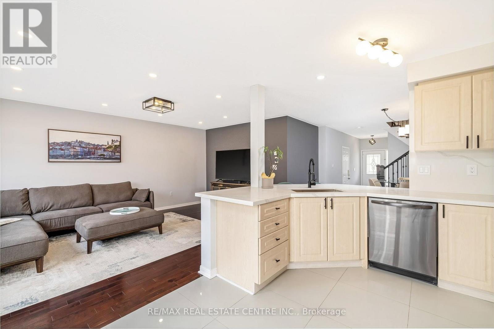 1617 Cartwright Crescent, Milton, Ontario  L9T 5N6 - Photo 12 - W12924556