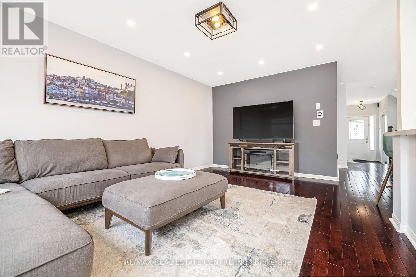 1617 Cartwright Crescent, Milton, Ontario  L9T 5N6 - Photo 8 - W12924556