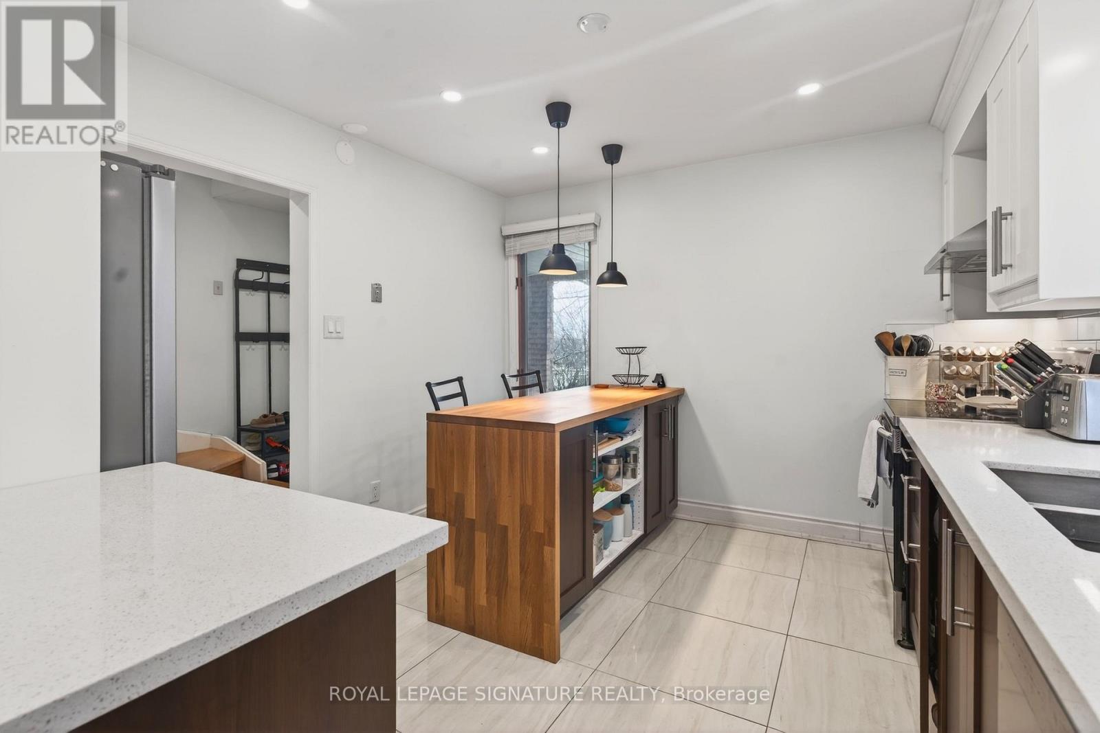 5115 Salishan Circle, Mississauga, Ontario  L5R 3E8 - Photo 6 - W12924576