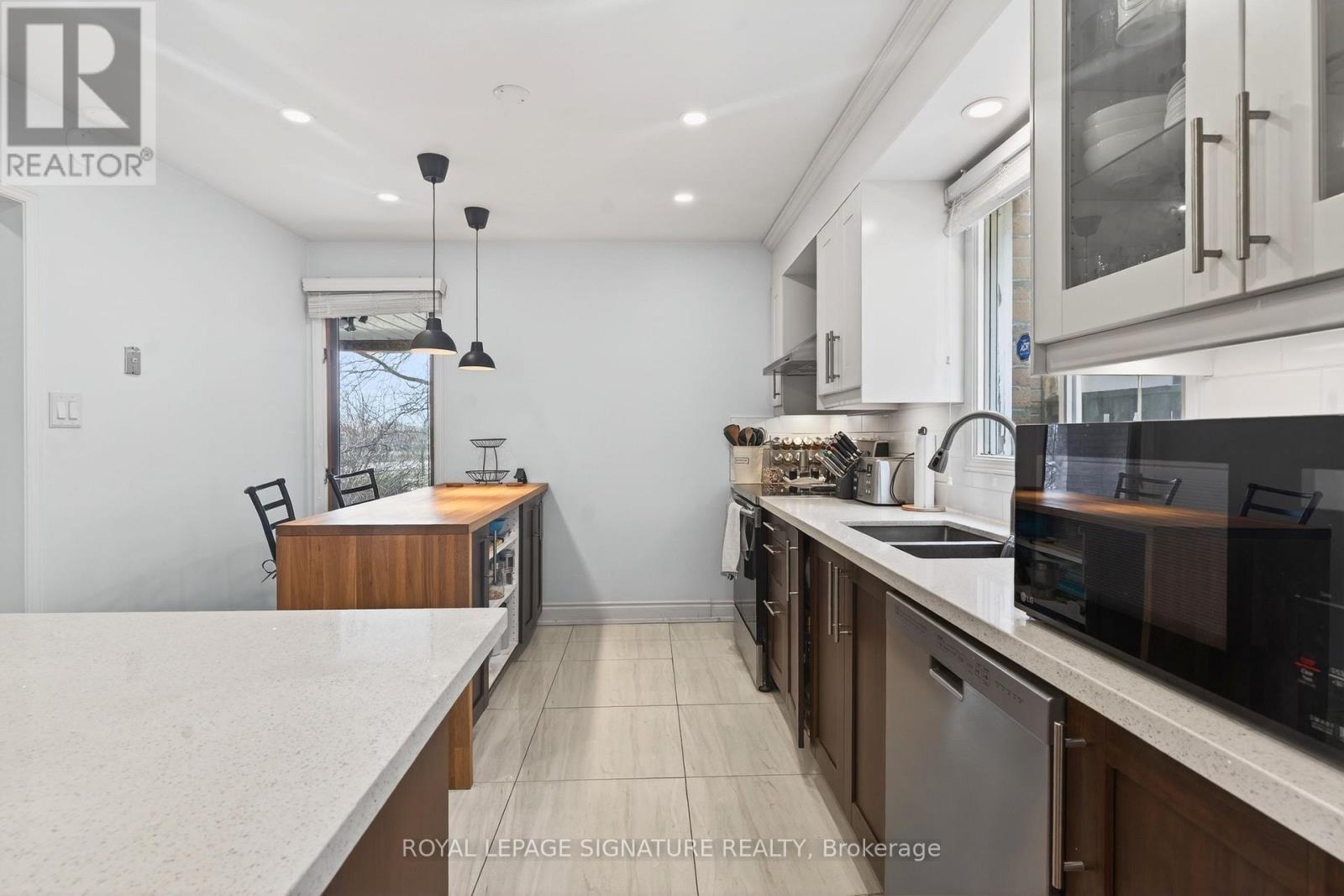 5115 Salishan Circle, Mississauga, Ontario  L5R 3E8 - Photo 7 - W12924576