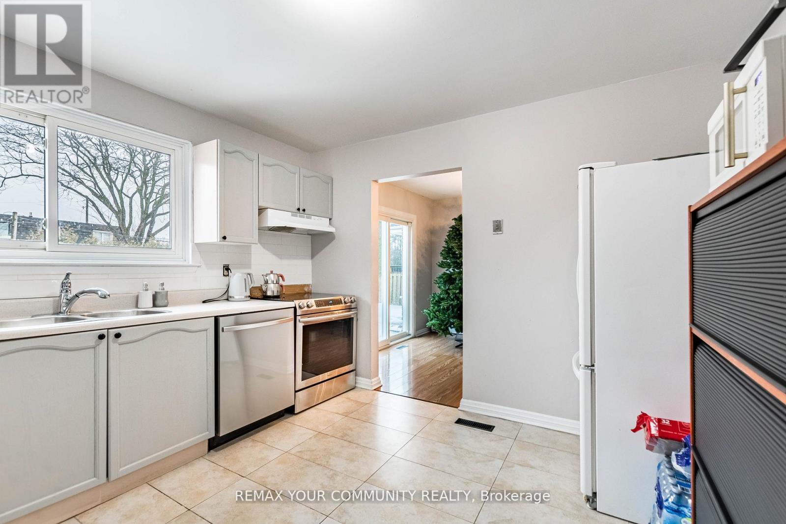 2202 Bridge Road, Oakville, Ontario  L6L 2G3 - Photo 20 - W12924600