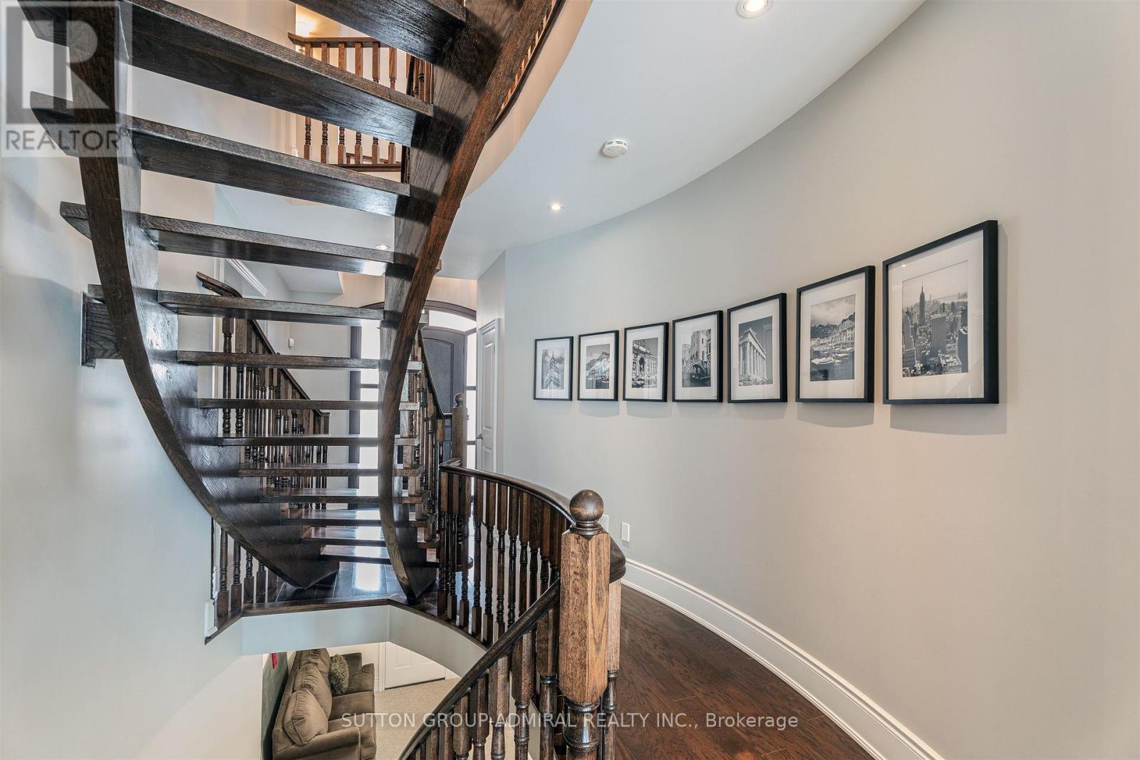 8 Chapel Gully Trail, King, Ontario  L7B 0A1 - Photo 4 - N12924366