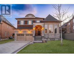 8 CHAPEL GULLY TRAIL, King, Ontario