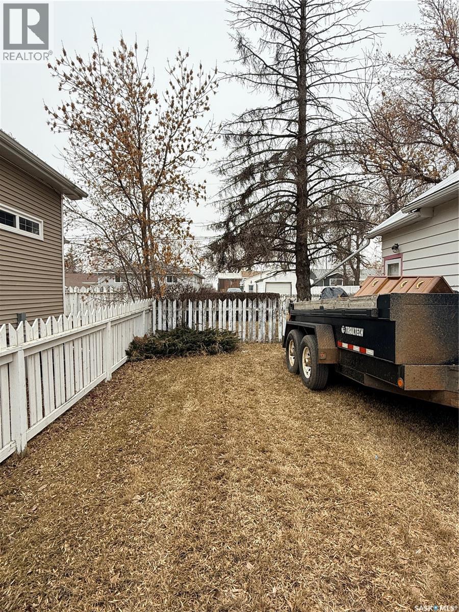 392 9th Avenue Nw, Swift Current, Saskatchewan  S9H 1A9 - Photo 37 - SK031325