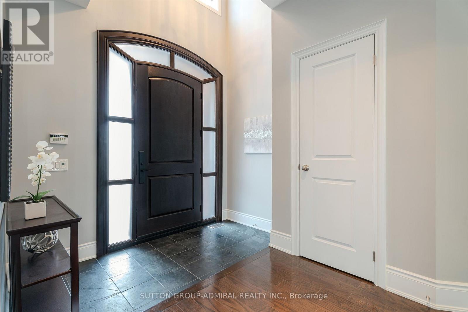 8 Chapel Gully Trail, King, Ontario  L7B 0A1 - Photo 3 - N12924366