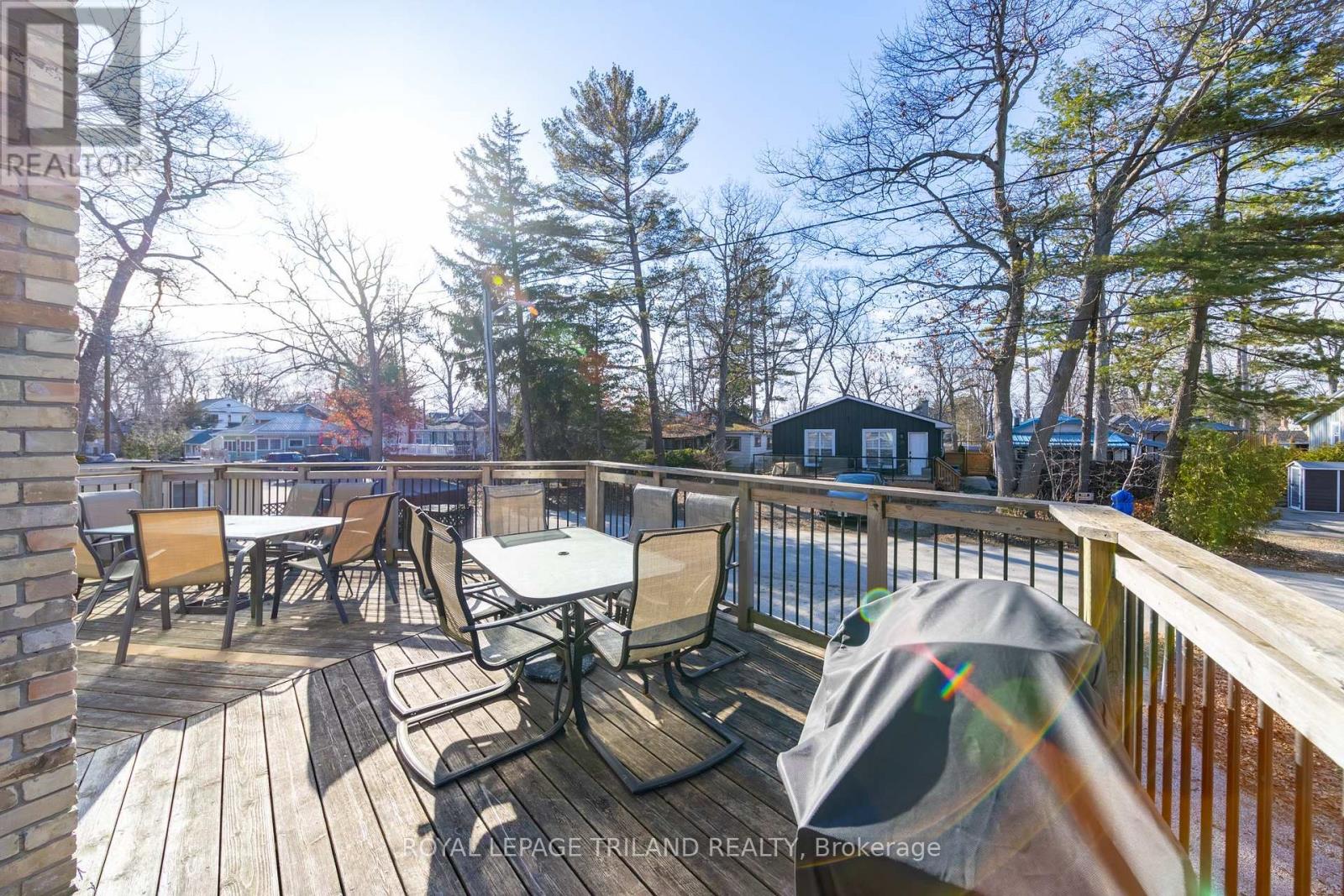 28 Elmwood Avenue, Lambton Shores, Ontario  N0M 1T0 - Photo 45 - X12924414