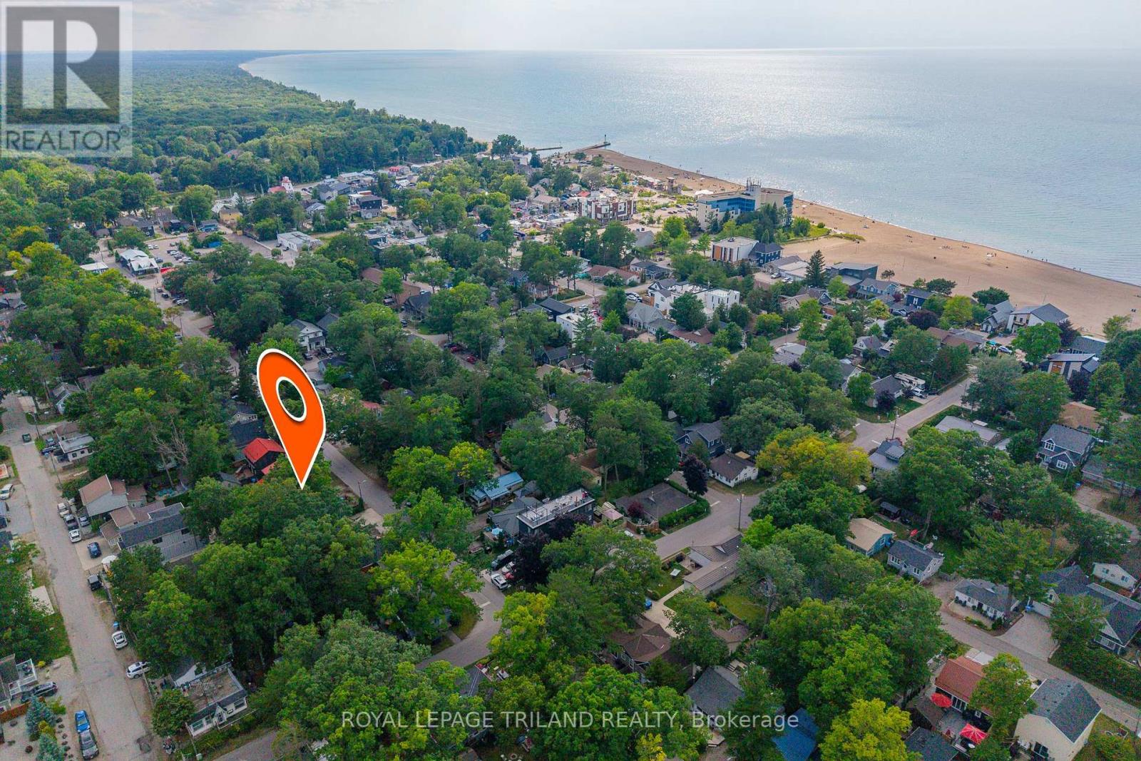 28 Elmwood Avenue, Lambton Shores, Ontario  N0M 1T0 - Photo 49 - X12924414