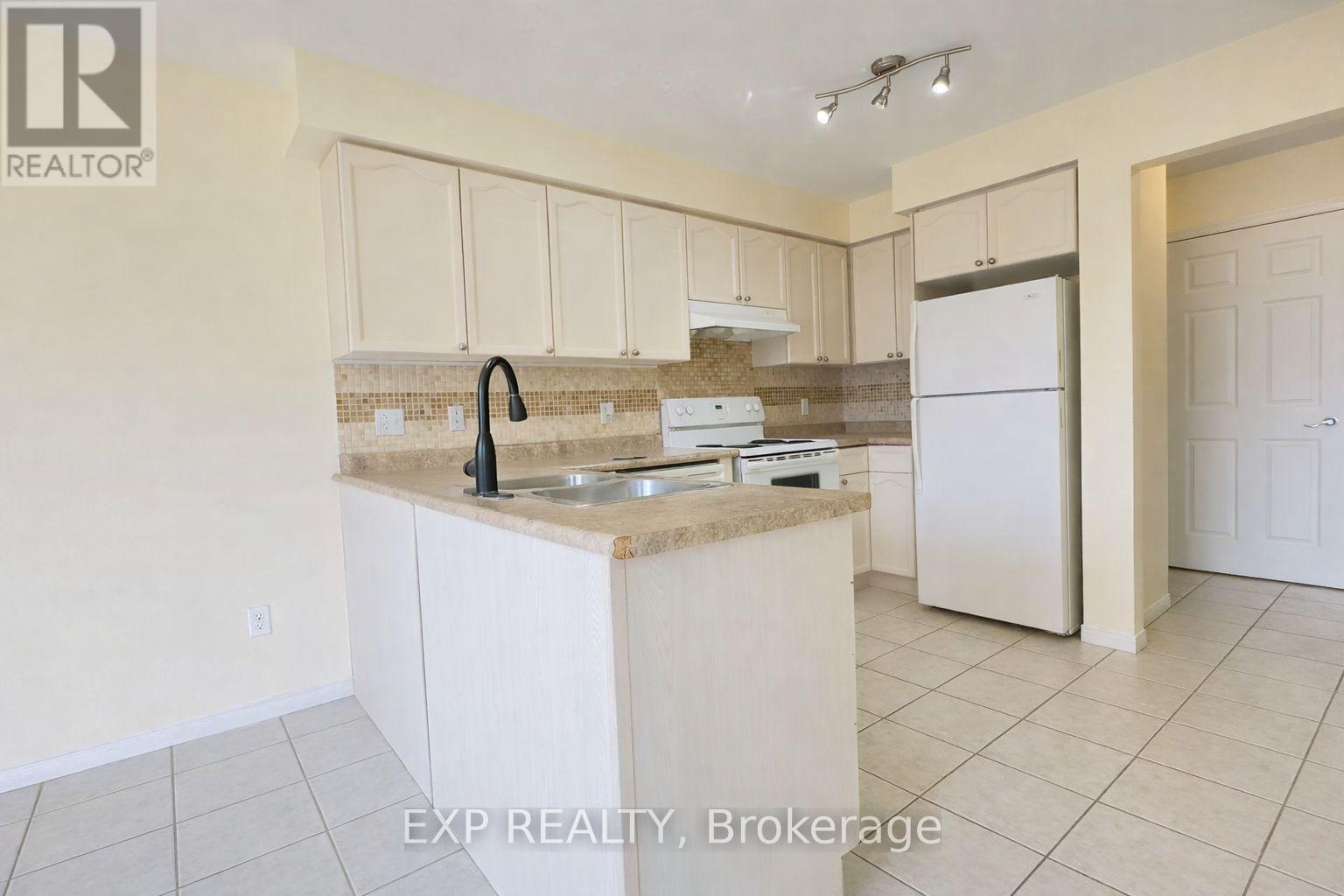 76 Templewood Drive, Kitchener, Ontario  N2R 1X3 - Photo 12 - X12924524