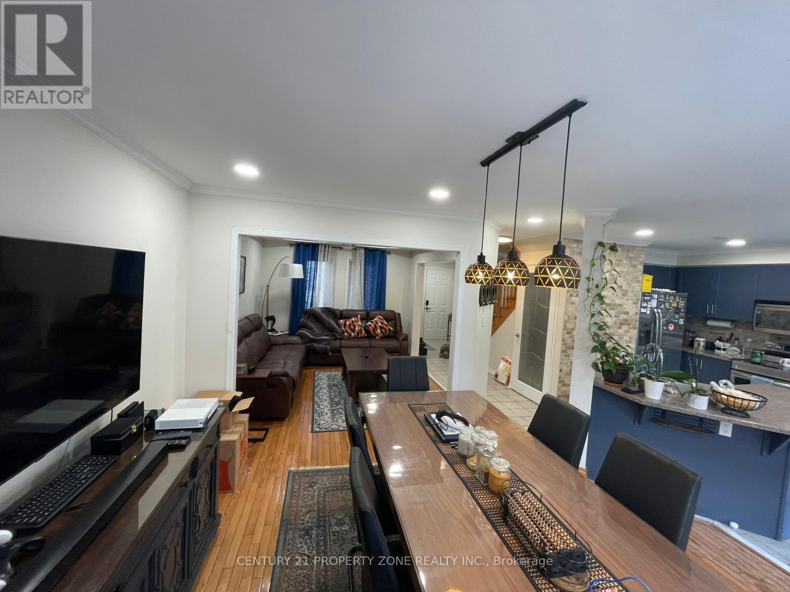 Upper - 6638 Astro Court, Mississauga, Ontario  L5N 7J2 - Photo 3 - W12894482