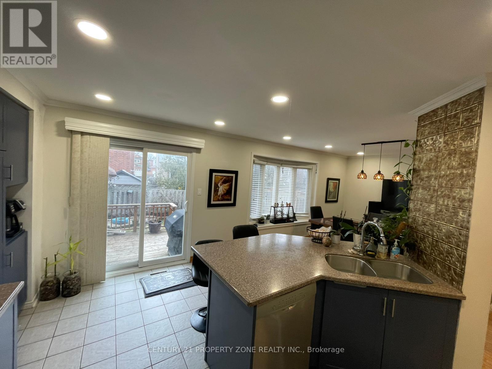 Upper - 6638 Astro Court, Mississauga, Ontario  L5N 7J2 - Photo 6 - W12894482