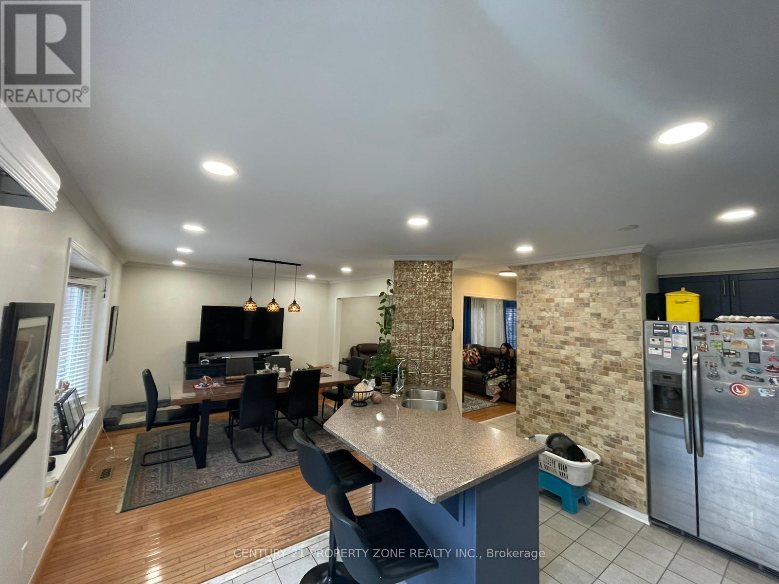 Upper - 6638 Astro Court, Mississauga, Ontario  L5N 7J2 - Photo 4 - W12894482