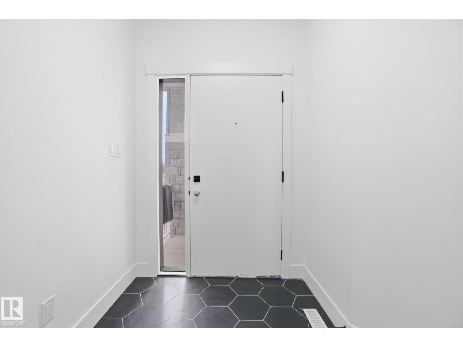 3311 Chernowski Wy Sw, Edmonton, Alberta T6W 5H2 - Photo 3 - E4475011