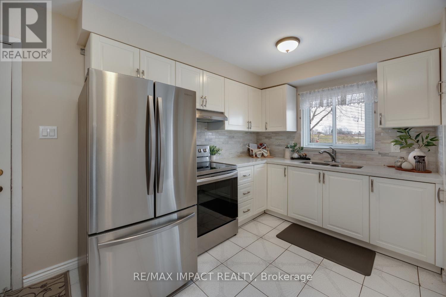 672 Galahad Drive, Oshawa, Ontario  L1K 1M2 - Photo 7 - E12924634