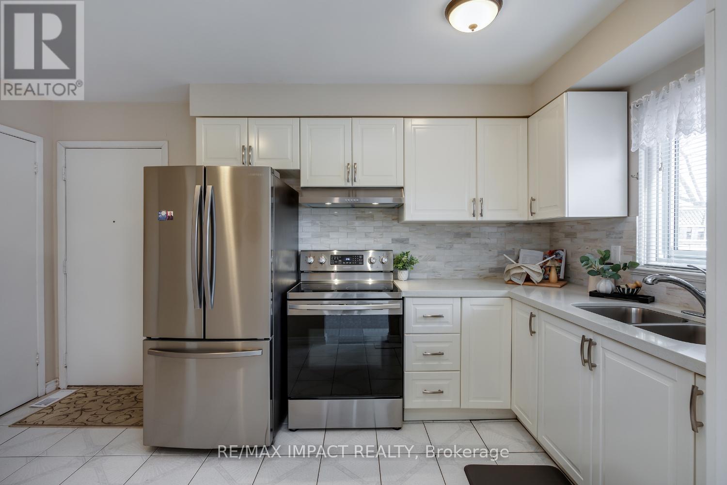 672 Galahad Drive, Oshawa, Ontario  L1K 1M2 - Photo 8 - E12924634