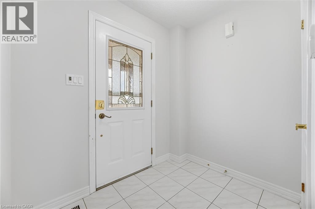 7064 Walworth Court, Mississauga, Ontario  L5N 7L4 - Photo 8 - 40815215