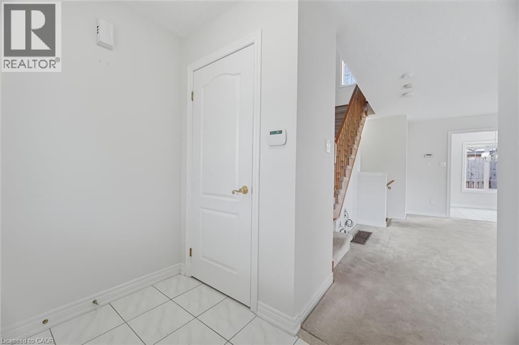 7064 Walworth Court, Mississauga, Ontario  L5N 7L4 - Photo 9 - 40815215