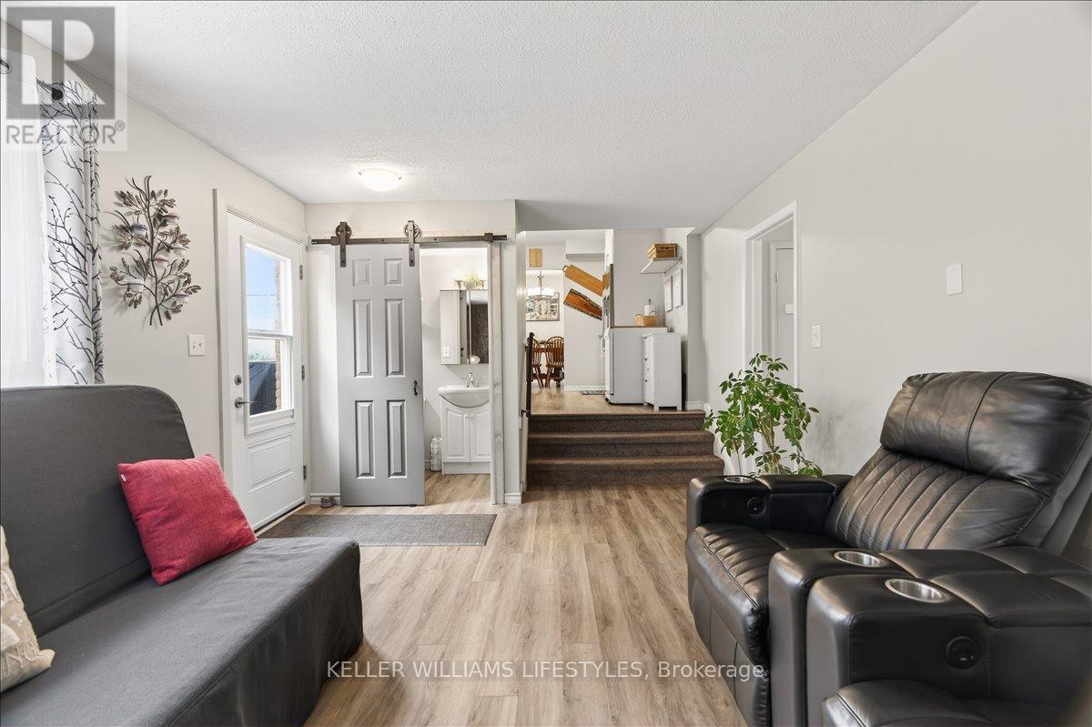 2 Juniper Place, Lambton Shores, Ontario  N0N 1J0 - Photo 16 - X12924618