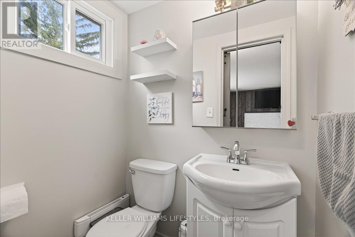 2 Juniper Place, Lambton Shores, Ontario  N0N 1J0 - Photo 17 - X12924618