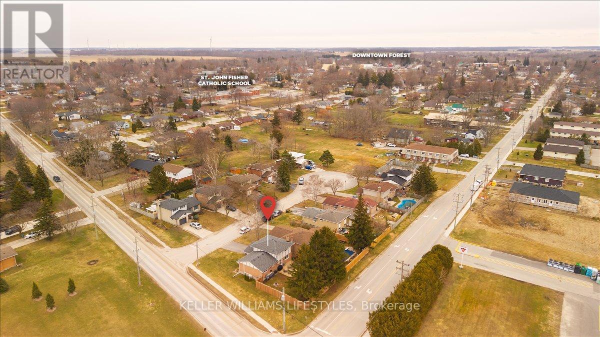 2 Juniper Place, Lambton Shores, Ontario  N0N 1J0 - Photo 2 - X12924618