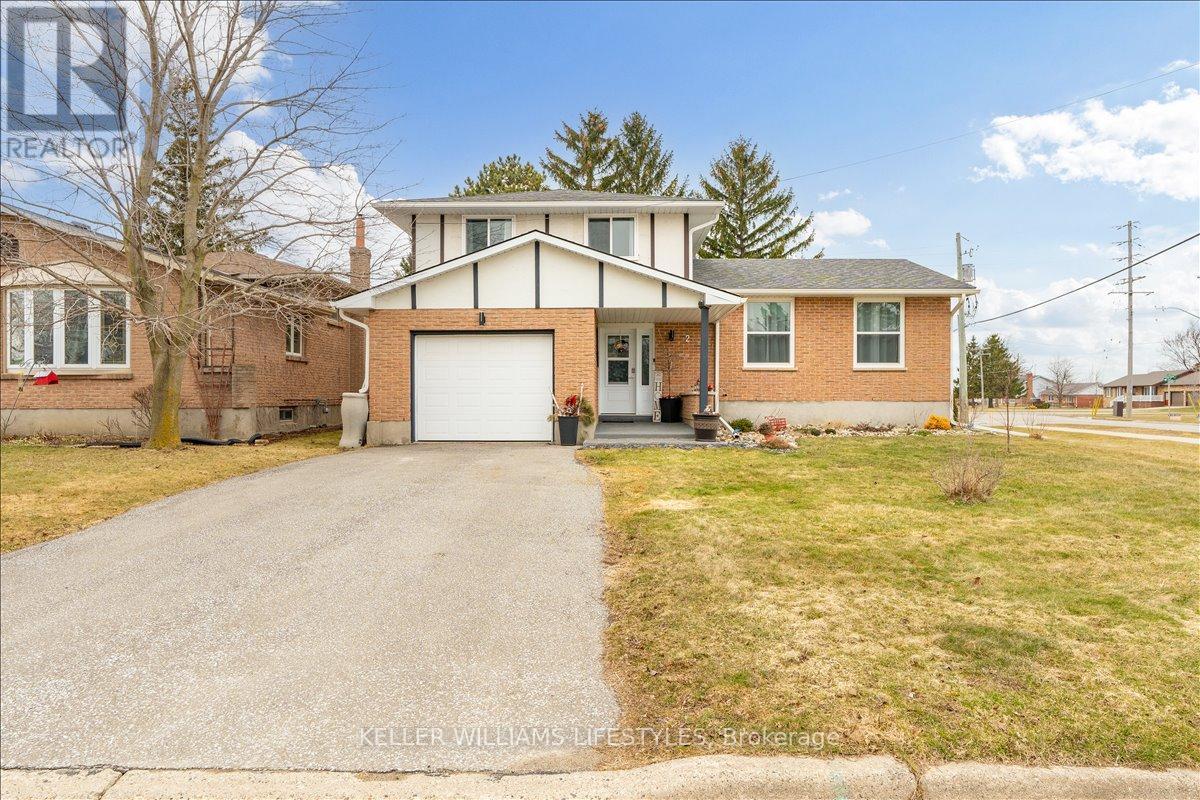 2 Juniper Place, Lambton Shores, Ontario  N0N 1J0 - Photo 3 - X12924618