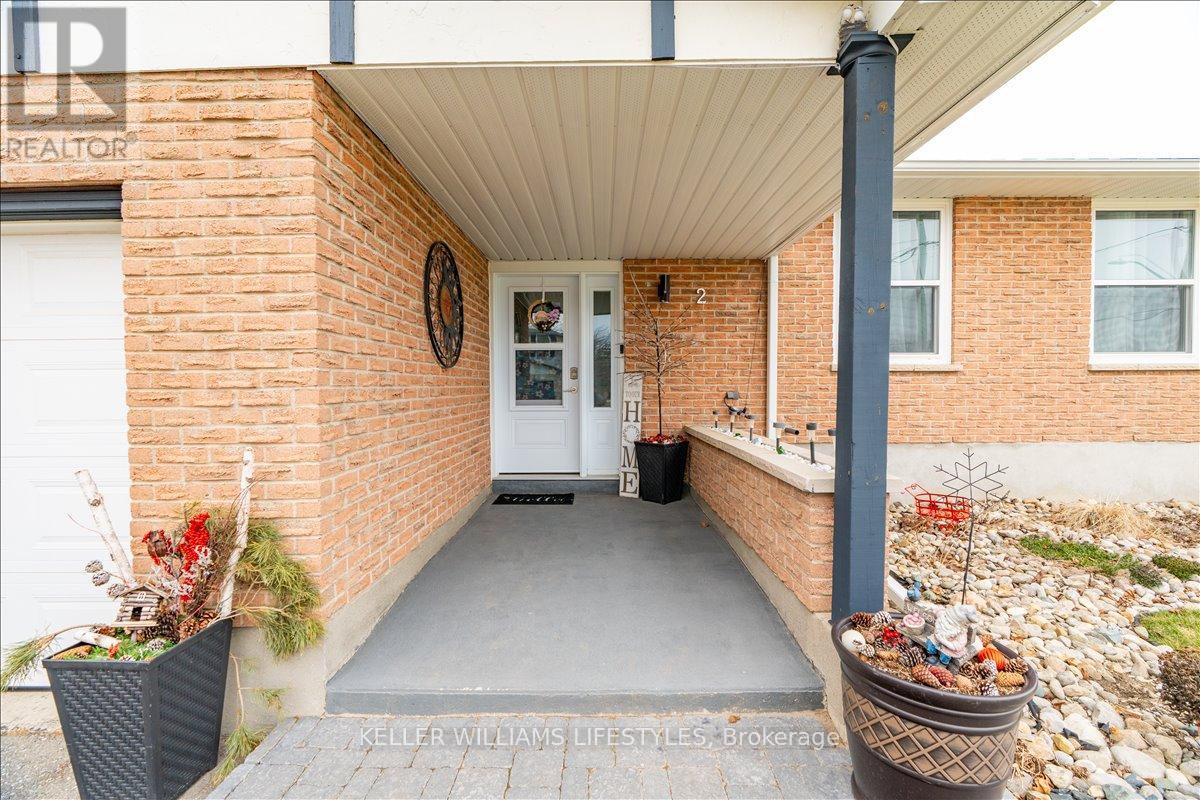 2 Juniper Place, Lambton Shores, Ontario  N0N 1J0 - Photo 4 - X12924618