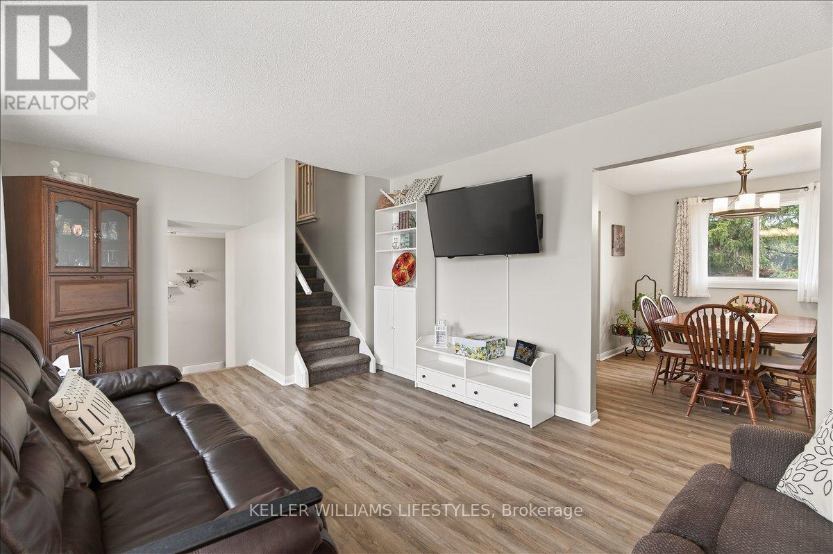 2 Juniper Place, Lambton Shores, Ontario  N0N 1J0 - Photo 7 - X12924618