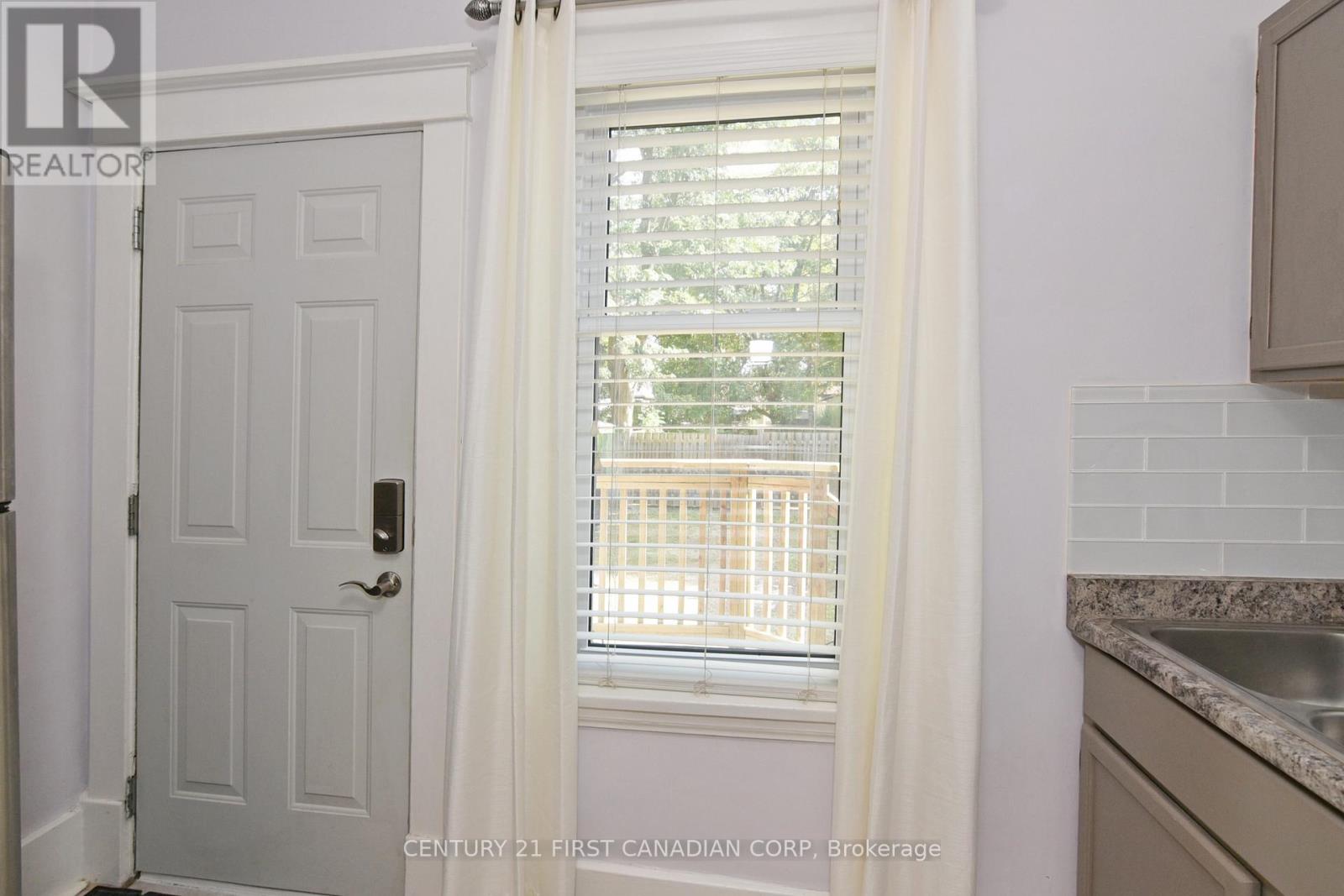 452 Charlotte Street, London East (East G), Ontario  N5W 4A4 - Photo 13 - X12924700