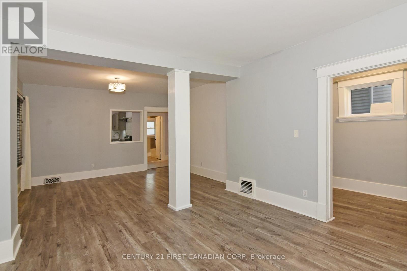 452 Charlotte Street, London East (East G), Ontario  N5W 4A4 - Photo 9 - X12924700