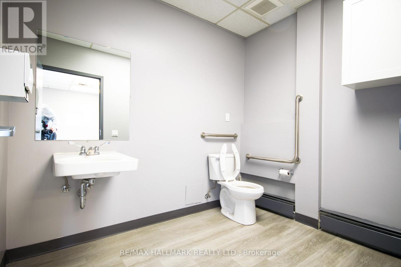 300 - 1200 Lawrence Avenue E, Toronto, Ontario  M3A 1E1 - Photo 6 - C12924642