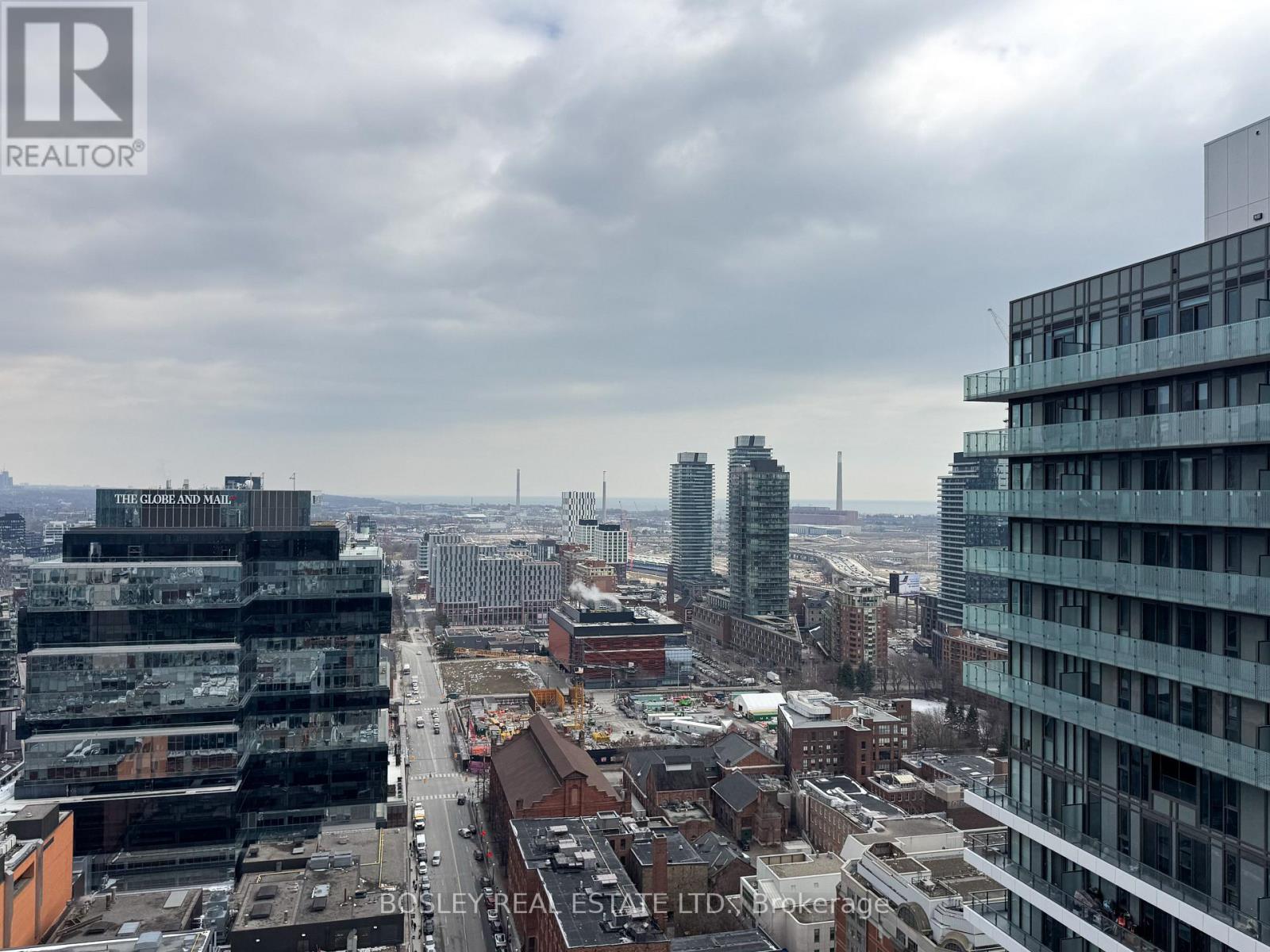 3206 - 180 Front Street E, Toronto (Moss Park), Ontario  M5A 2P5 - Photo 22 - C12924766