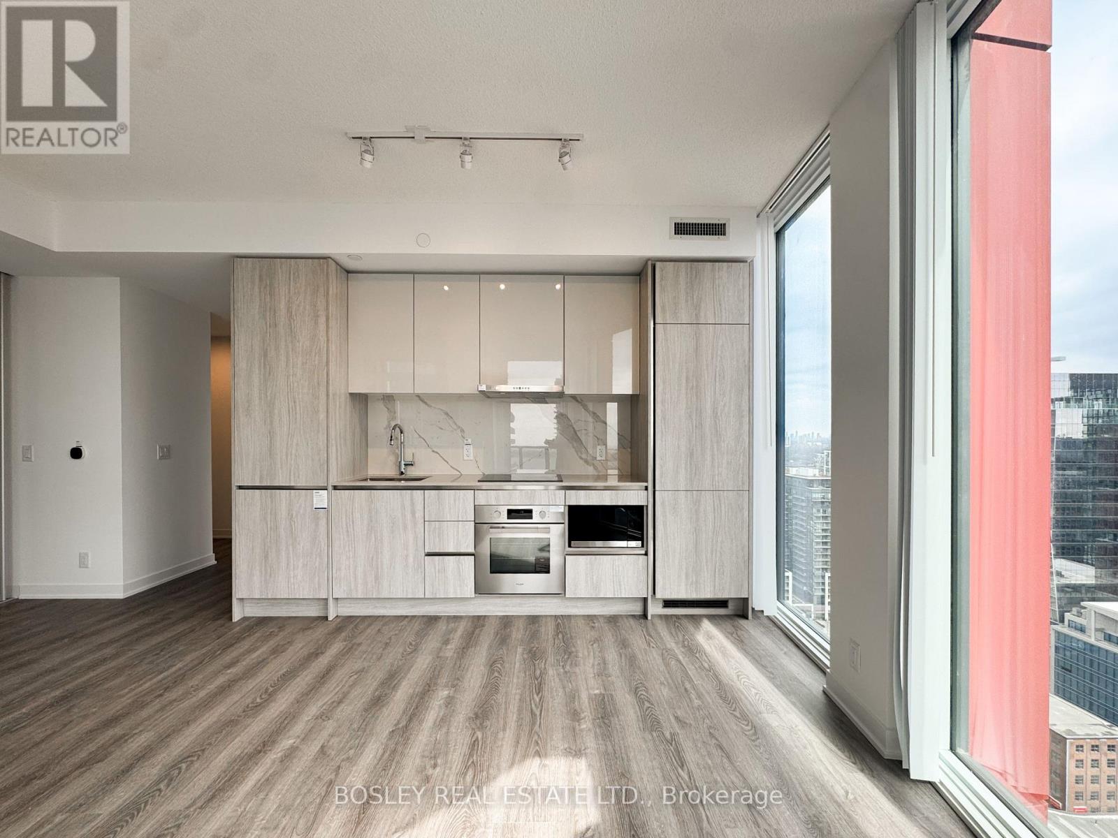 3206 - 180 Front Street E, Toronto (Moss Park), Ontario  M5A 2P5 - Photo 4 - C12924766