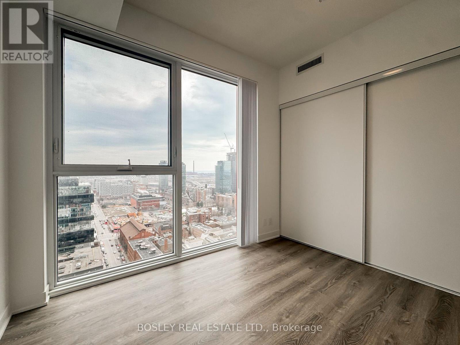 3206 - 180 Front Street E, Toronto (Moss Park), Ontario  M5A 2P5 - Photo 9 - C12924766