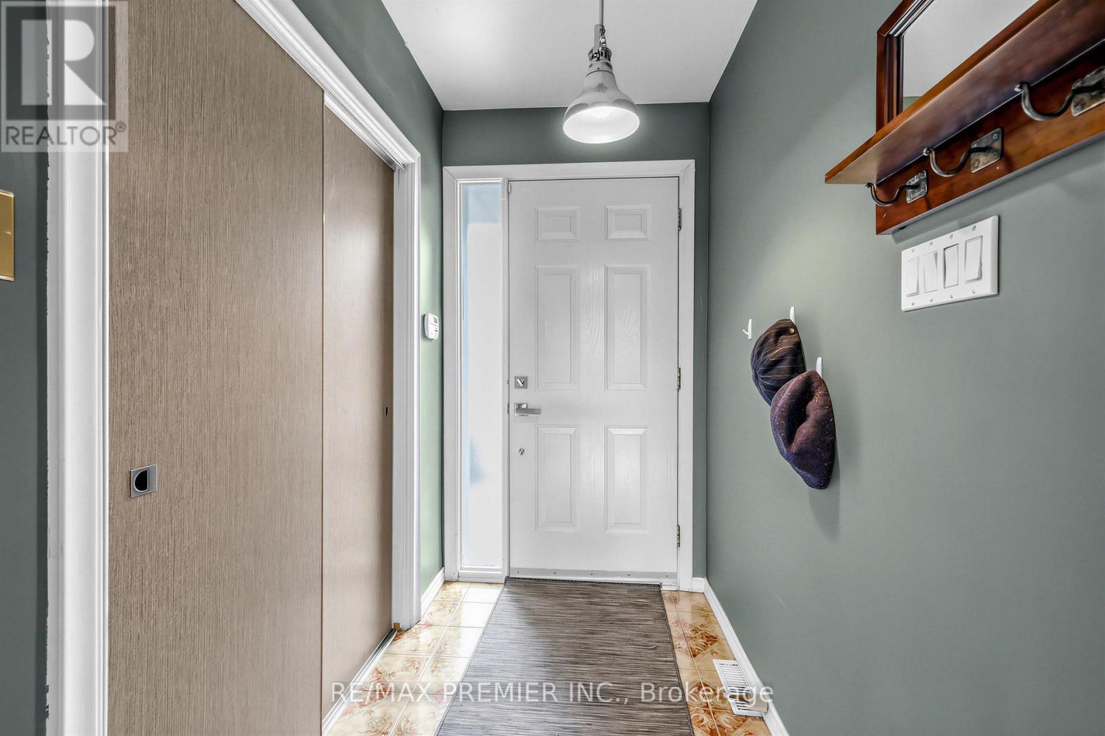 141 Clifton Avenue, Toronto, Ontario  M3H 4L4 - Photo 4 - C12924928