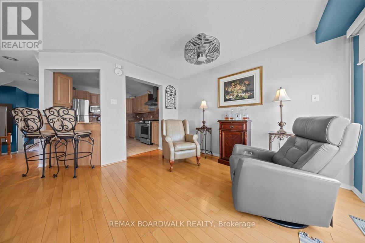 6355 Sablewood Place, Ottawa, Ontario  K1C 7M3 - Photo 4 - X12924612