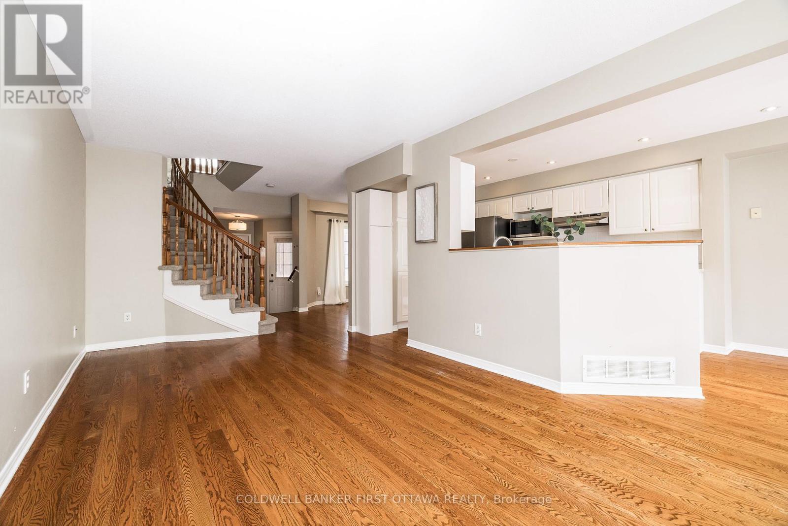 92 Deerfox Drive, Ottawa, Ontario  K2J 4W9 - Photo 11 - X12924658