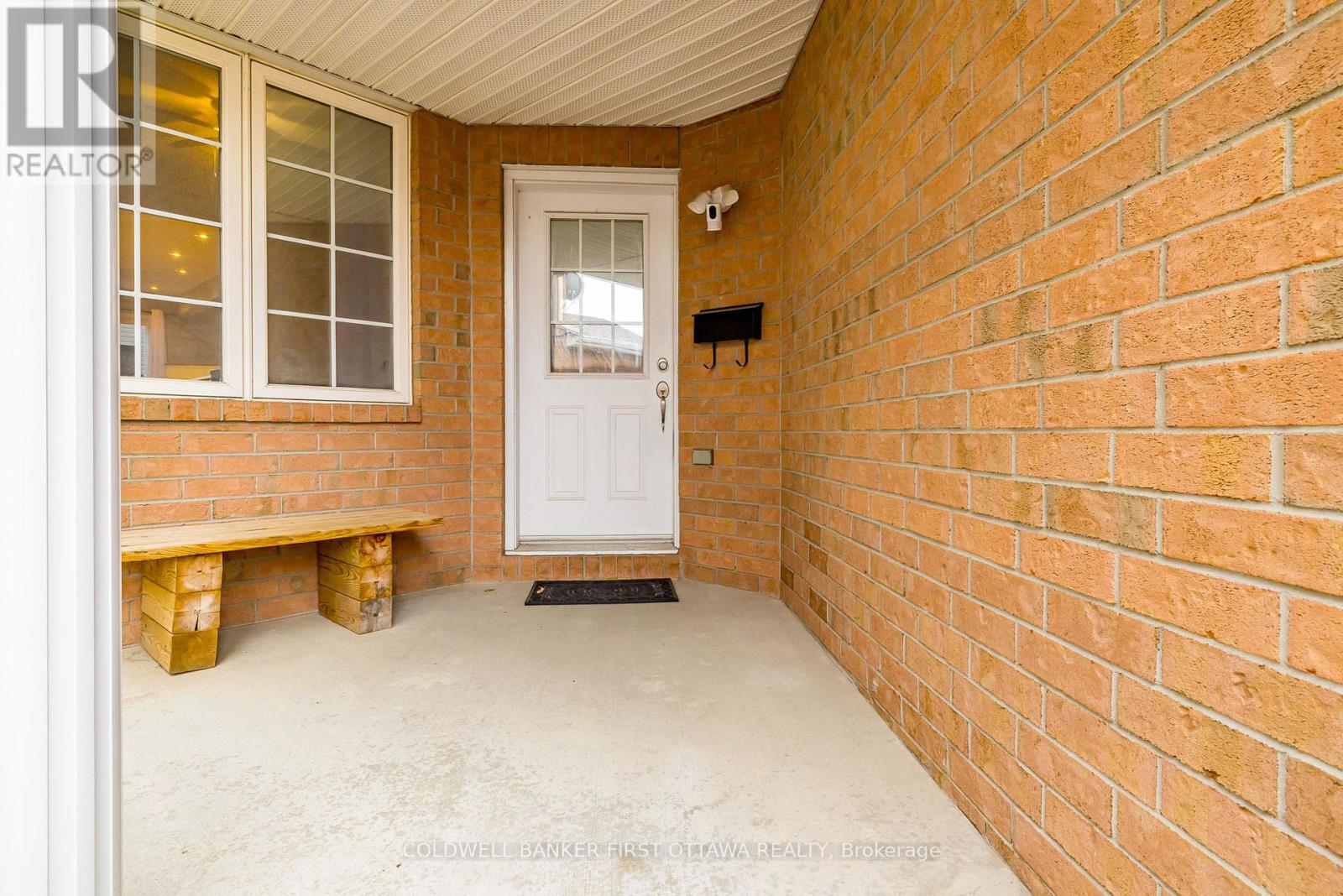 92 Deerfox Drive, Ottawa, Ontario  K2J 4W9 - Photo 4 - X12924658