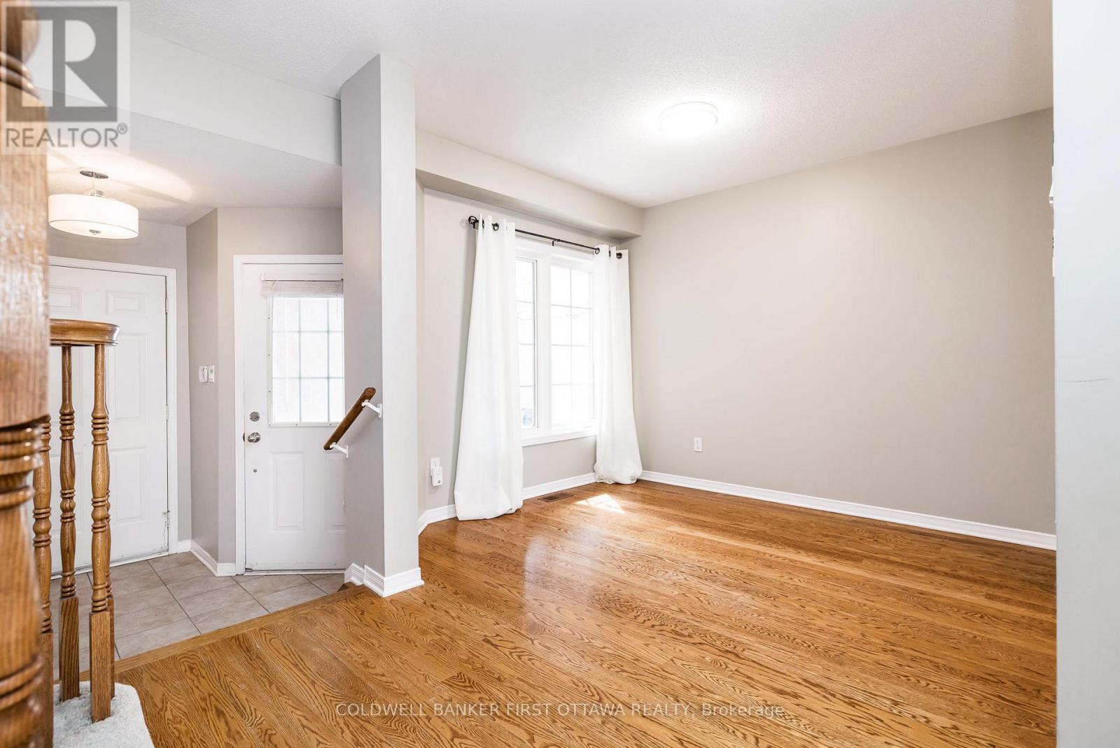 92 Deerfox Drive, Ottawa, Ontario  K2J 4W9 - Photo 7 - X12924658