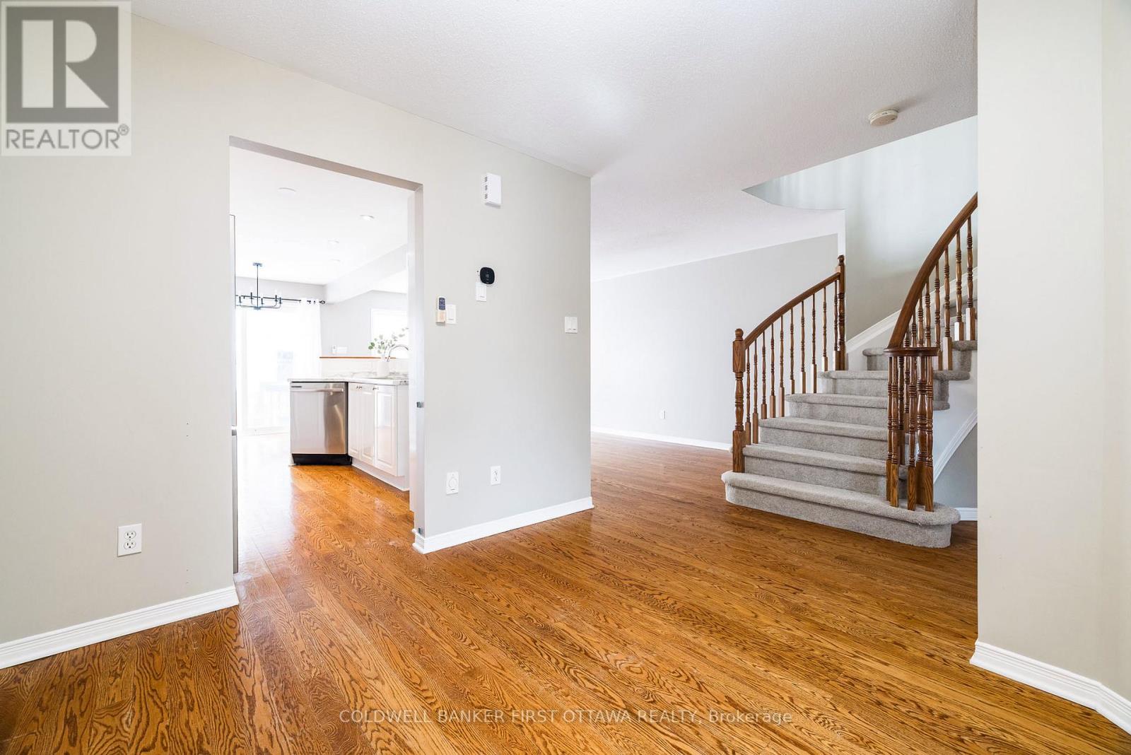 92 Deerfox Drive, Ottawa, Ontario  K2J 4W9 - Photo 8 - X12924658