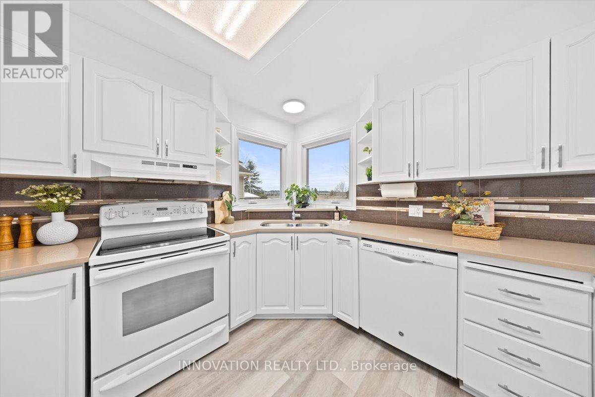 30 Fernbrook Place, Ottawa, Ontario  K2M 2L8 - Photo 8 - X12924702