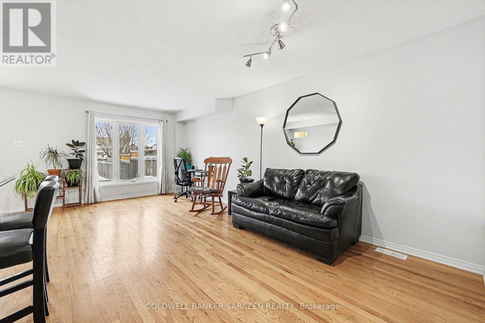 157 Lokoya Street, Ottawa, Ontario  K2S 0J5 - Photo 3 - X12924842