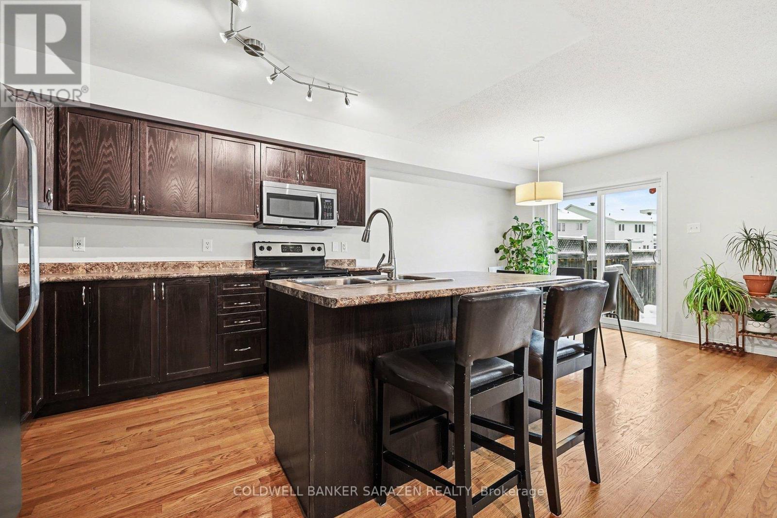 157 Lokoya Street, Ottawa, Ontario  K2S 0J5 - Photo 5 - X12924842